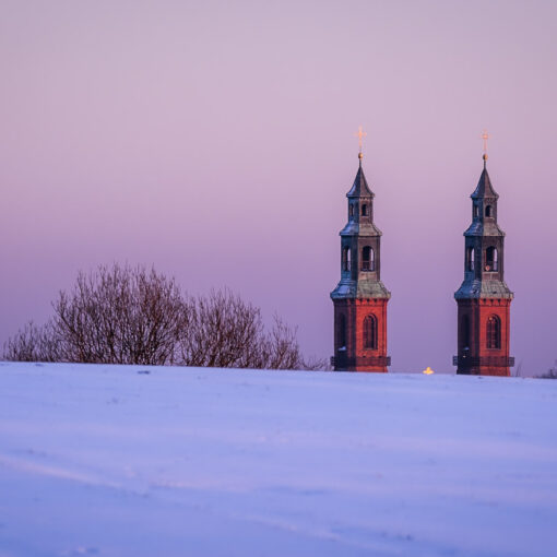 Dwie wieże bazyliki w Piekarach śląskich